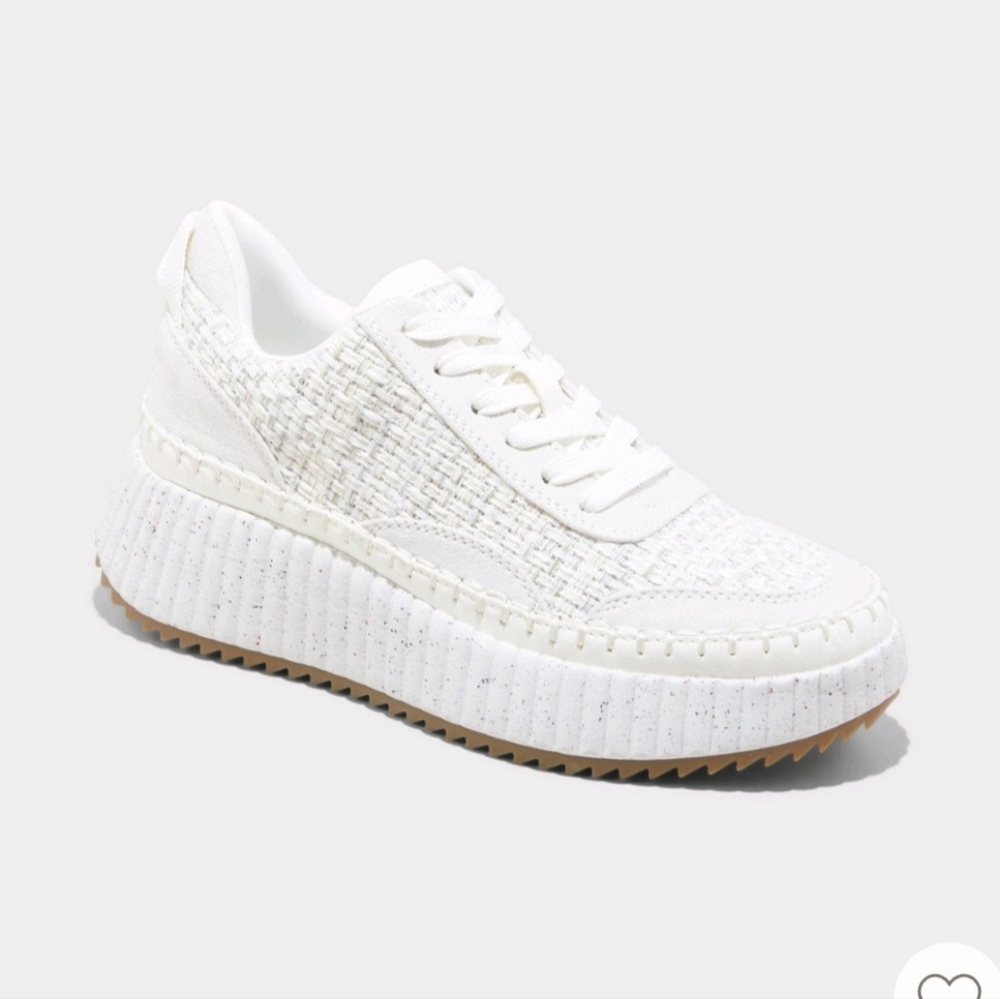 Universal Thread Women's Persephone sneakers memory foam.
